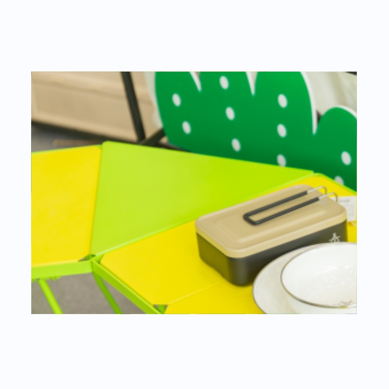 Colorful equilateral triangle connecting plate