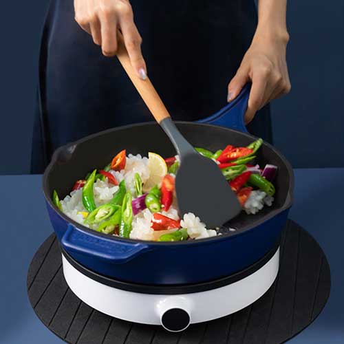 Cast iron skillet
