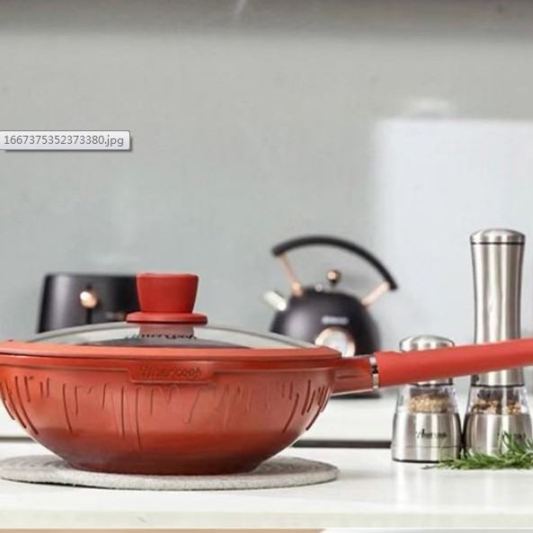 Red Princess Kelly wok with silicone lid