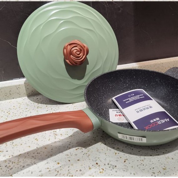 Mousse Rose series. Mousse Rose frying pan