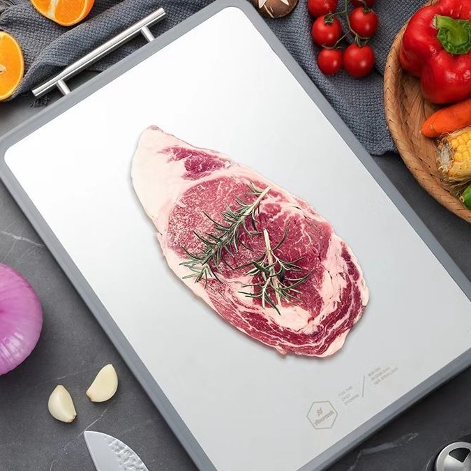 Stainless steel double-sided cutting board