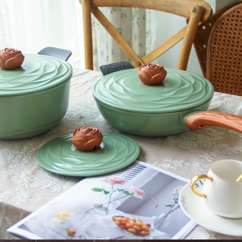 Mousse rose wok