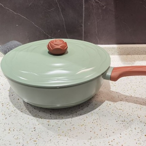 Mousse rose wok