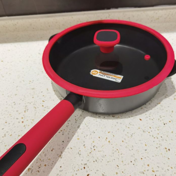 Fusomoku bright red frying pan