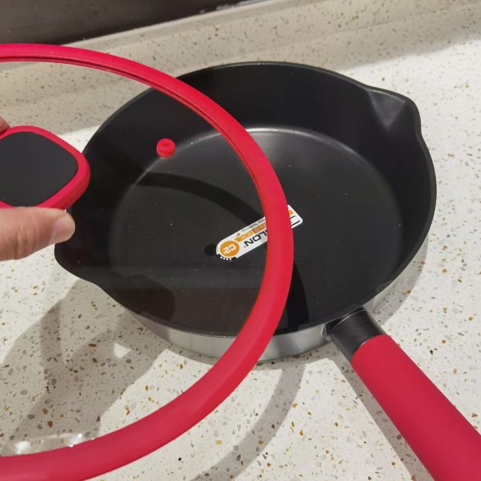 Fusomoku bright red frying pan